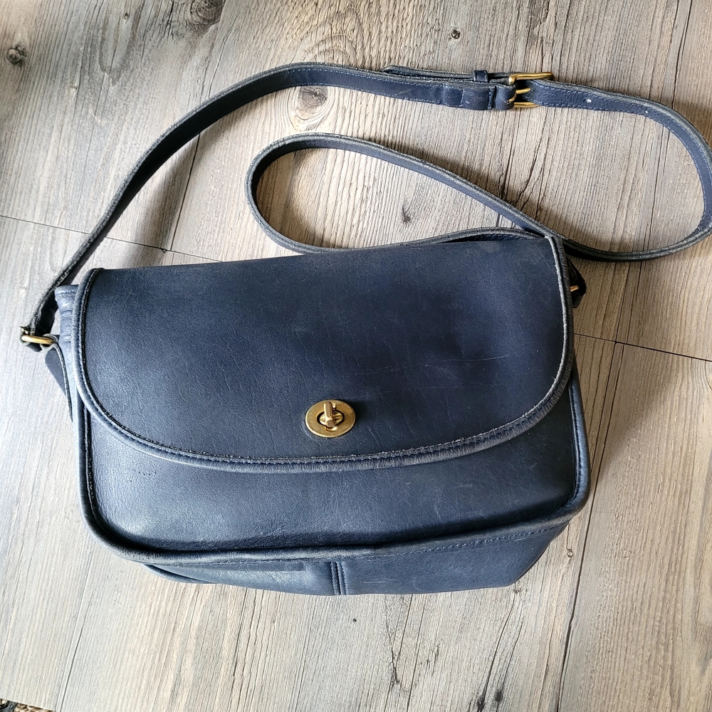 Elegant Navy Leather Shoulder Bag